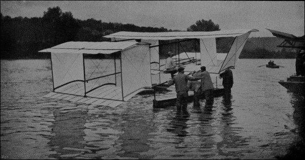Bl�riot-Voisin Cellular Biplane with Pontoons
